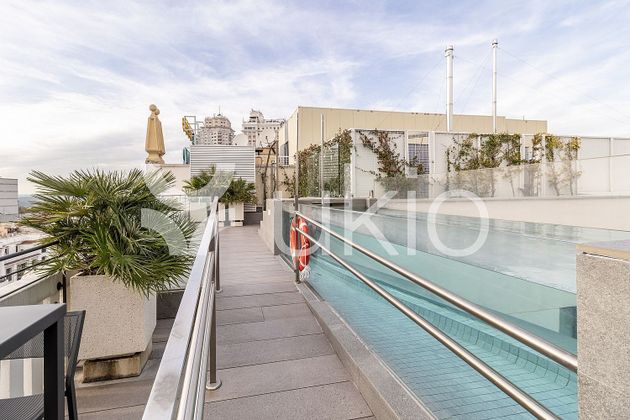 Foto 2 de Pis en lloguer a Universidad - Malasaña de 2 habitacions amb piscina i mobles