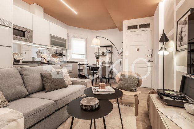 Foto 2 de Piso en alquiler en Nuevos Ministerios - Ríos Rosas de 2 habitaciones con muebles y aire acondicionado