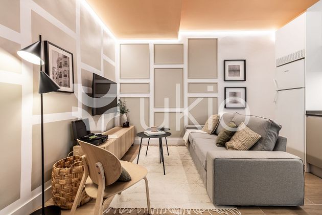 Foto 1 de Pis en lloguer a Nuevos Ministerios - Ríos Rosas de 2 habitacions amb mobles i aire acondicionat