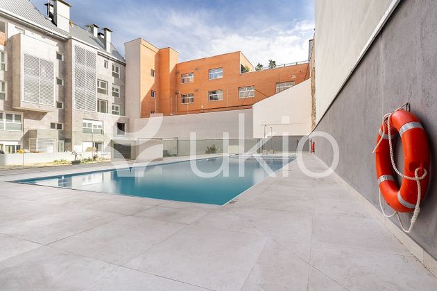 Foto 2 de Piso en alquiler en Cuatro Caminos de 1 habitación con piscina y garaje