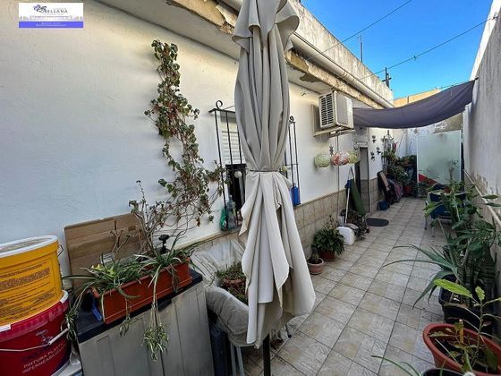 Foto 2 de Casa en venta en Este-Delicias de 3 habitaciones con terraza y jardín