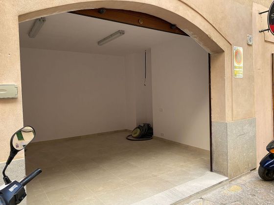 Foto 1 de Alquiler de garaje en calle Carnisseria de 135 m²