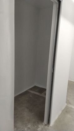 Foto 2 de Garatge en lloguer a calle Joan Miro de 13 m²