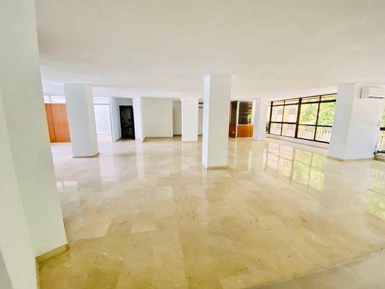 Foto 1 de Alquiler de piso en Mercat  - La Missió - Plaça dels Patins de 3 habitaciones con ascensor