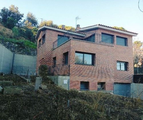 Foto 1 de Xalet en venda a Sant Fost de Campsentelles de 4 habitacions amb terrassa i garatge