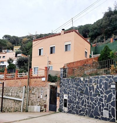 Foto 1 de Venta de chalet en Sant Fost de Campsentelles de 4 habitaciones con terraza y piscina