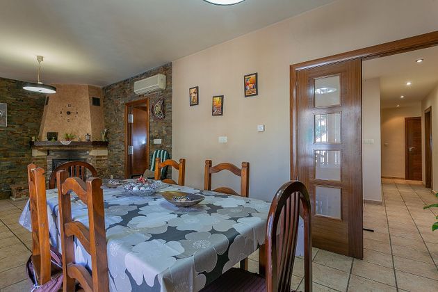 Foto 2 de Chalet en venta en Güevéjar de 4 habitaciones con terraza y garaje