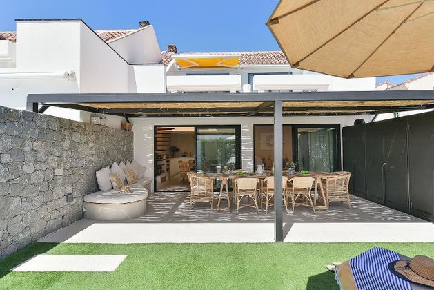 Foto 1 de Casa en lloguer a calle Godeleta de 3 habitacions amb terrassa i piscina