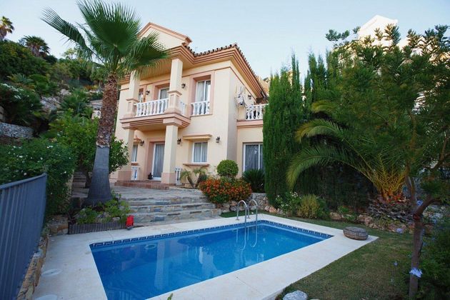 Foto 1 de Xalet en venda a Istán de 3 habitacions amb terrassa i piscina