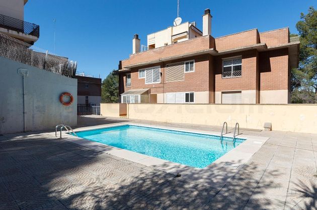 Foto 1 de Piso en venta en Sant Andreu de la Barca de 3 habitaciones con terraza y piscina