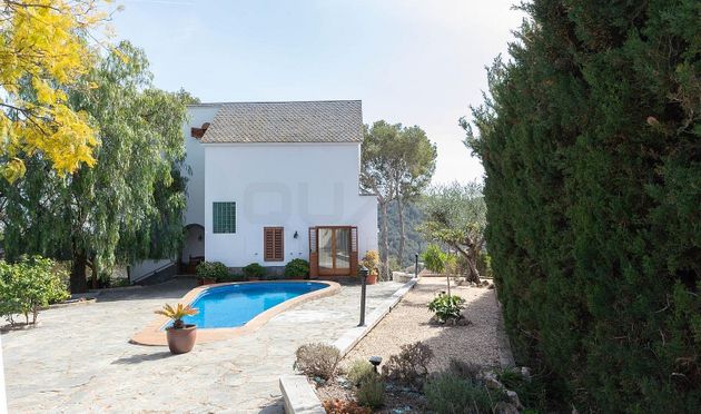 Foto 1 de Casa en venda a Castellví de Rosanes de 5 habitacions amb terrassa i piscina