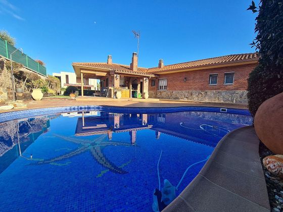 Foto 1 de Xalet en venda a calle Montsec de 5 habitacions amb terrassa i piscina