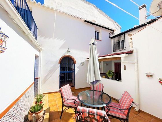 Foto 1 de Casa adossada en venda a Periana de 5 habitacions amb terrassa i garatge