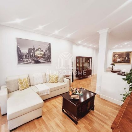 Foto 1 de Alquiler de piso en Almagro de 2 habitaciones con muebles y aire acondicionado