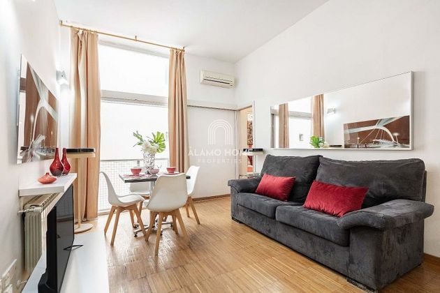 Foto 2 de Dúplex en alquiler en Sol de 2 habitaciones con muebles y balcón