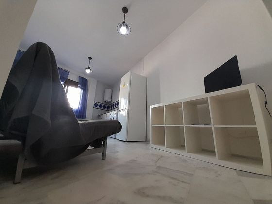 Foto 2 de Piso en alquiler en avenida Sanlúcar de Barrameda de 2 habitaciones con garaje y muebles