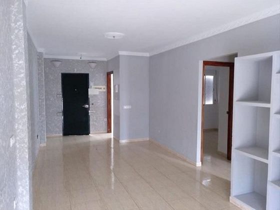 Foto 2 de Pis en venda a Villamartín de 2 habitacions i 67 m²