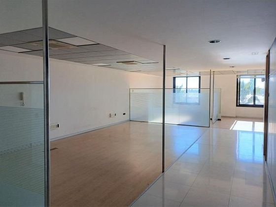 Foto 2 de Oficina en venta en Centre - Cornellà de Llobregat con garaje y ascensor
