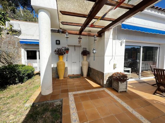 Foto 1 de Venta de chalet en Mas Milà de 5 habitaciones con terraza y piscina