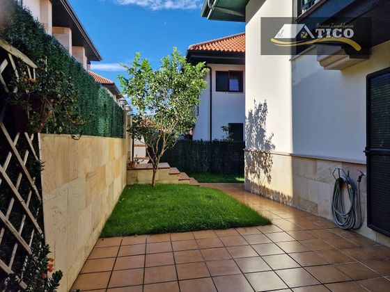 Foto 1 de Casa en venda a barrio El Prado de 4 habitacions amb terrassa i garatge