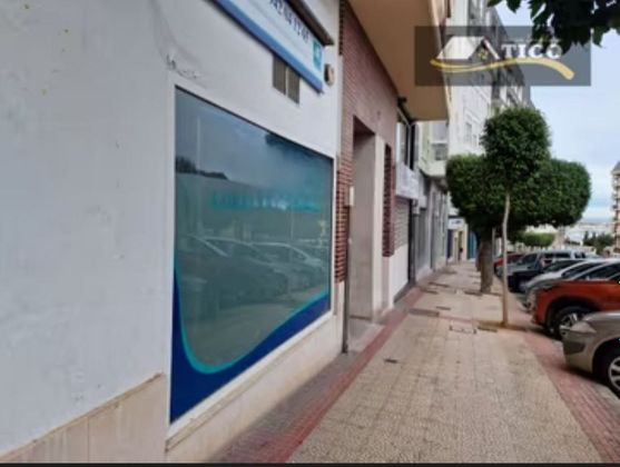Foto 1 de Local en venda a calle Doctor Manuel Diaz Munio de 58 m²