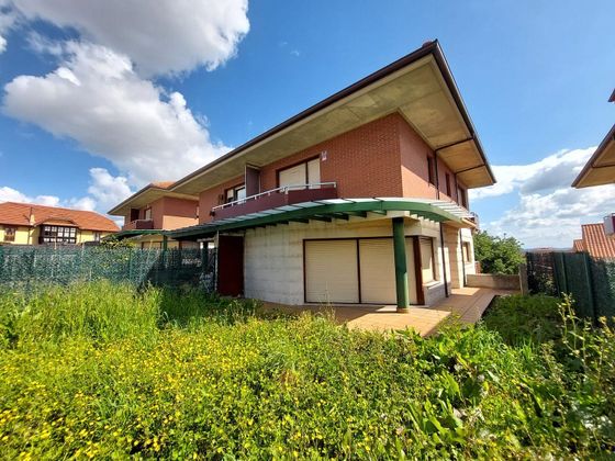 Foto 1 de Casa en venta en Muriedas de 3 habitaciones con terraza y garaje