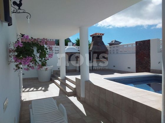 Foto 1 de Chalet en venta en Buzanda - Cabo Blanco - Valle San Lorenzo de 3 habitaciones con terraza y piscina