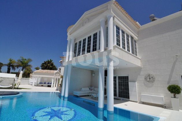 Foto 1 de Venta de chalet en Costa Adeje de 7 habitaciones con terraza y piscina