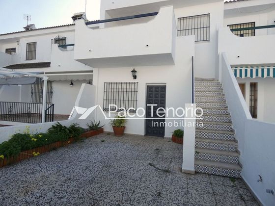 Foto 2 de Casa adossada en venda a calle Traíña de 5 habitacions amb terrassa i balcó