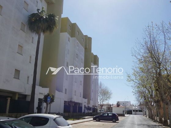 Foto 2 de Venta de piso en avenida De Extremadura de 3 habitaciones con terraza y piscina