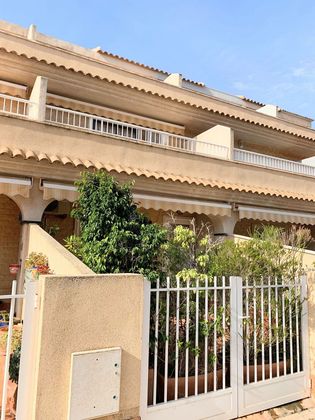 Foto 2 de Casa adossada en venda a Los Nietos de 3 habitacions amb terrassa i piscina