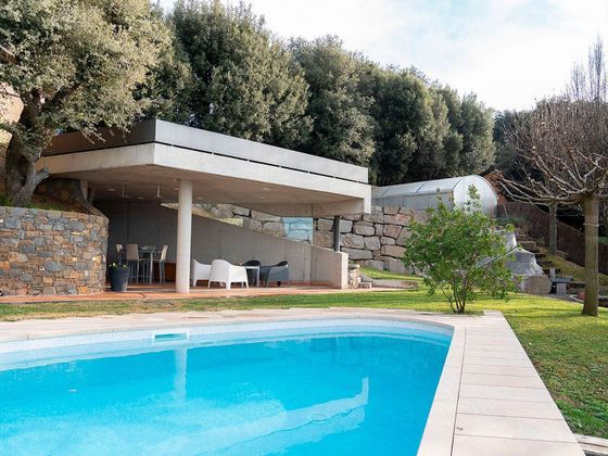 Foto 1 de Casa rural en venta en Olot de 4 habitaciones con terraza y piscina