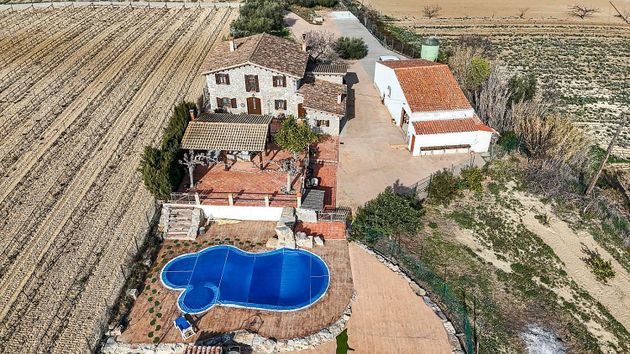 Foto 1 de Venta de casa rural en Castellví de la Marca de 6 habitaciones con terraza y piscina