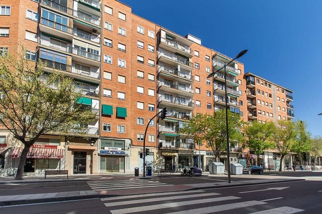 Foto 1 de Alquiler de piso en Garrido Norte - Chinchibarra de 3 habitaciones con muebles y balcón