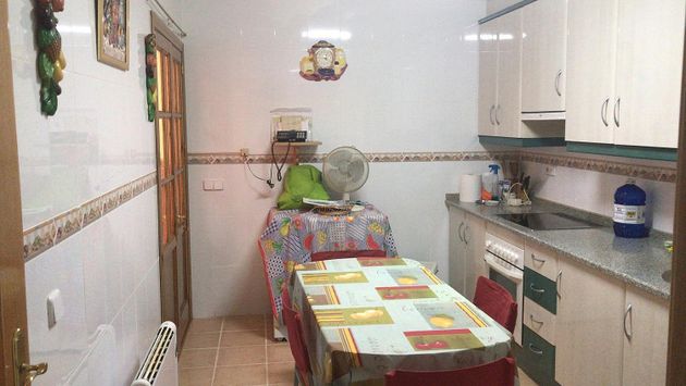 Foto 2 de Casa adosada en venta en Yébenes (Los) de 4 habitaciones con calefacción