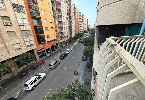 Foto 2 de Venta de piso en Nou Eixample Sud de 4 habitaciones con muebles y balcón