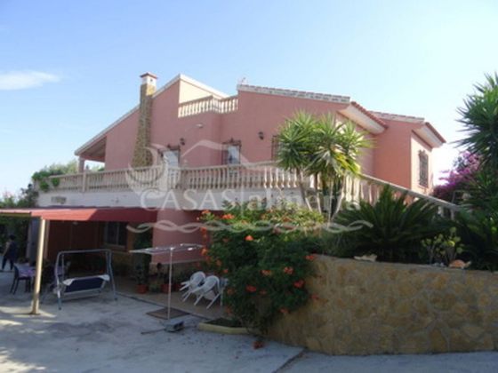 Foto 1 de Casa en venta en Huércal-Overa de 4 habitaciones con terraza y piscina