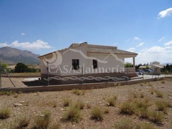 Foto 1 de Casa en venta en Vélez-Rubio de 3 habitaciones con piscina y garaje