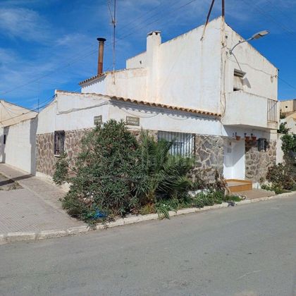 Foto 1 de Casa adossada en venda a Huércal-Overa de 4 habitacions amb jardí i aire acondicionat
