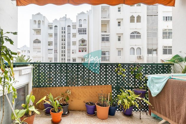 Foto 2 de Pis en venda a plaza Fuerzas Armadas de 3 habitacions amb terrassa i balcó