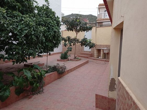 Foto 1 de Casa en venta en Alumbres - Escombreras de 4 habitaciones con garaje y jardín