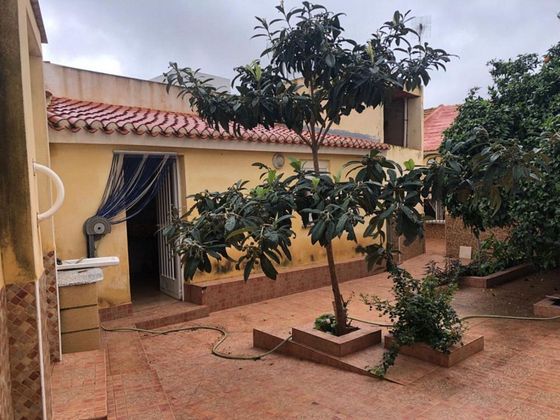 Foto 2 de Casa en venta en Alumbres - Escombreras de 4 habitaciones con garaje y jardín