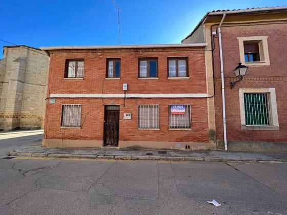 Foto 1 de Casa en venda a Becerril de Campos de 3 habitacions i 148 m²