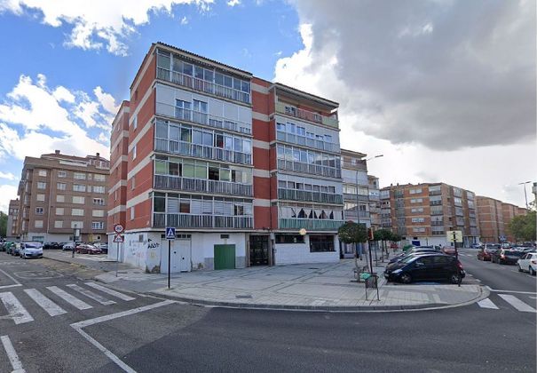 Foto 1 de Venta de piso en Campo de la Juventud de 3 habitaciones con terraza y aire acondicionado