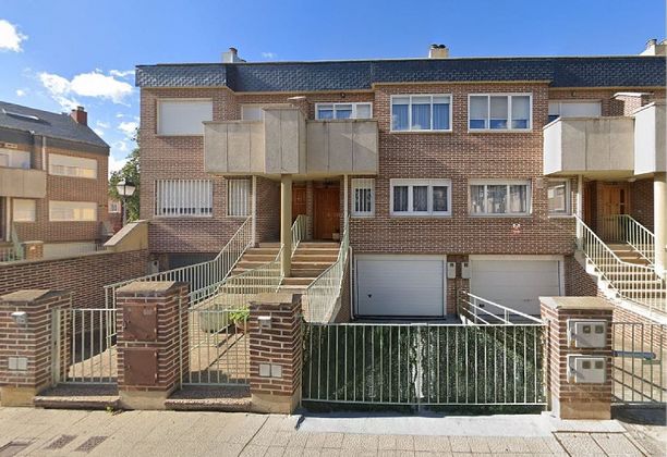 Foto 1 de Casa en venda a Avenida de Madrid de 4 habitacions amb terrassa i garatge