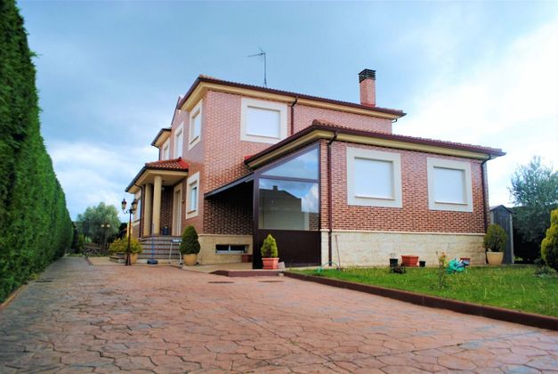 Foto 1 de Casa en venda a Villalobón de 4 habitacions amb piscina i garatge