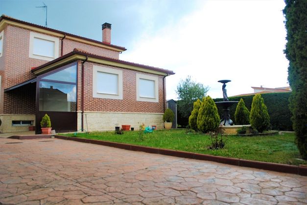 Foto 2 de Casa en venda a Villalobón de 4 habitacions amb piscina i garatge