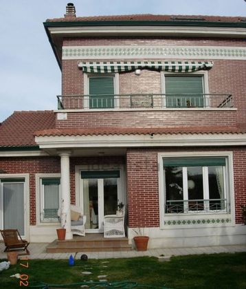 Foto 1 de Casa en venta en Grijota de 5 habitaciones con terraza y piscina