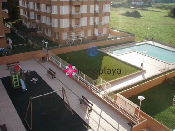 Foto 2 de Piso en venta en Noja de 2 habitaciones con terraza y piscina