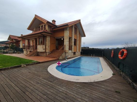 Foto 2 de Chalet en venta en Arnuero de 3 habitaciones con terraza y piscina